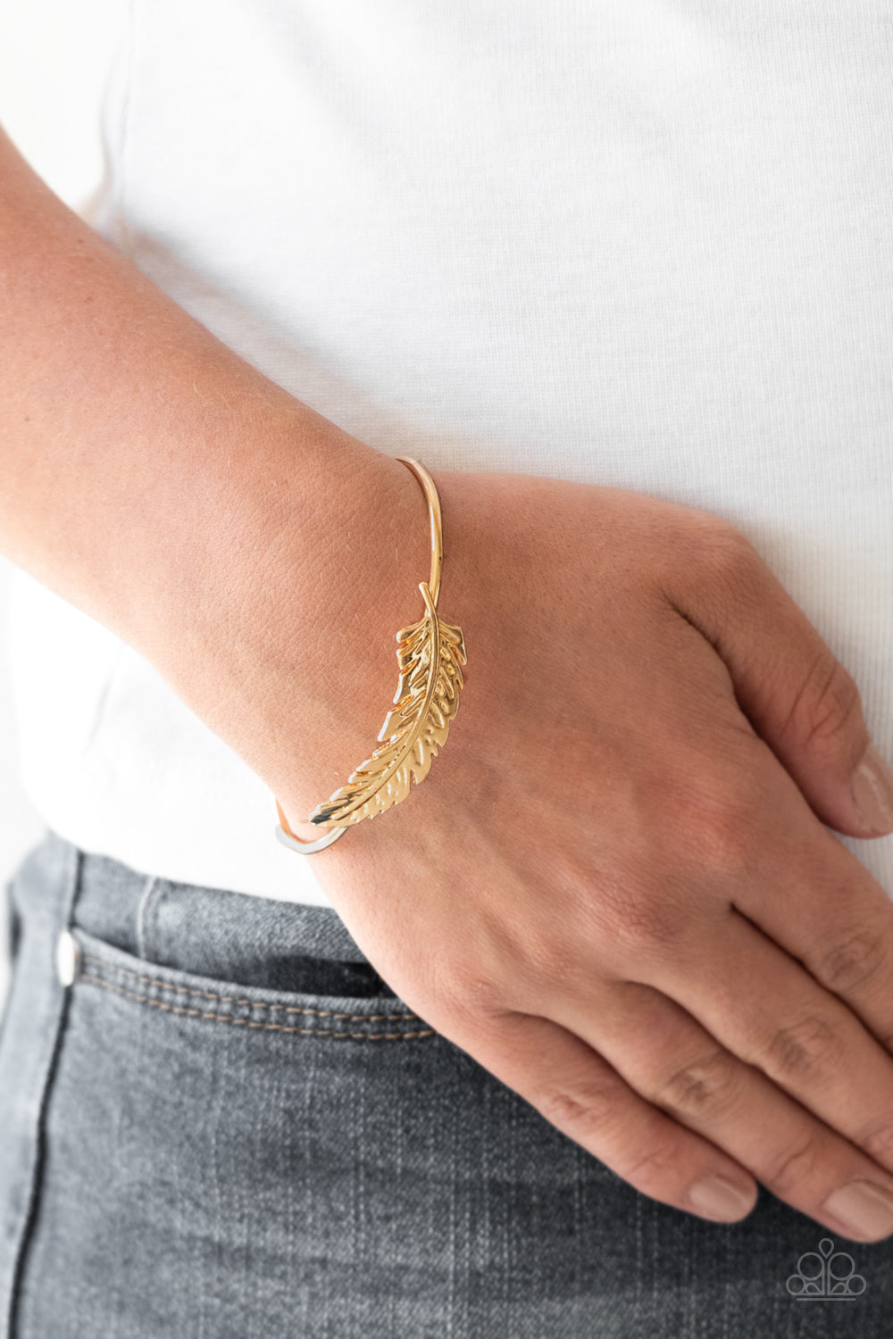 Paparazzi How Do You Like This FEATHER? - Gold Bracelet - Pusher P