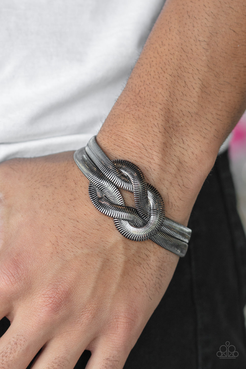 Paparazzi To The Max - Black Bracelet - Pusher P