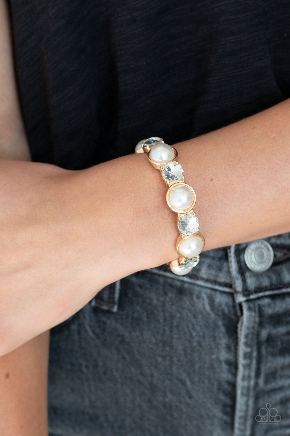 Paparazzi Elegant Entertainment - Gold Bracelet - Pusher P