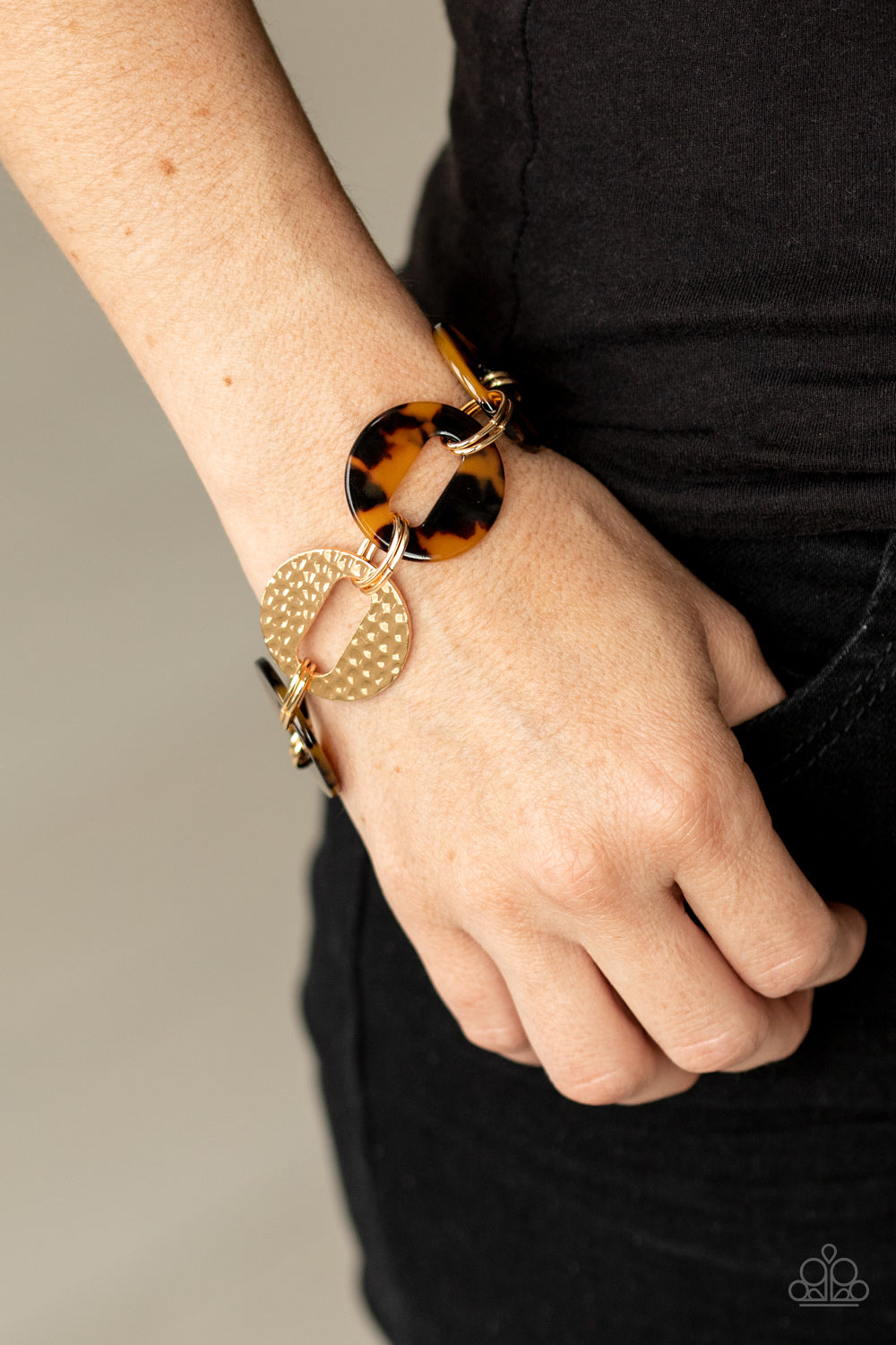 Paparazzi Retro Recharge - Brown Acrylic Bracelet - Pusher P