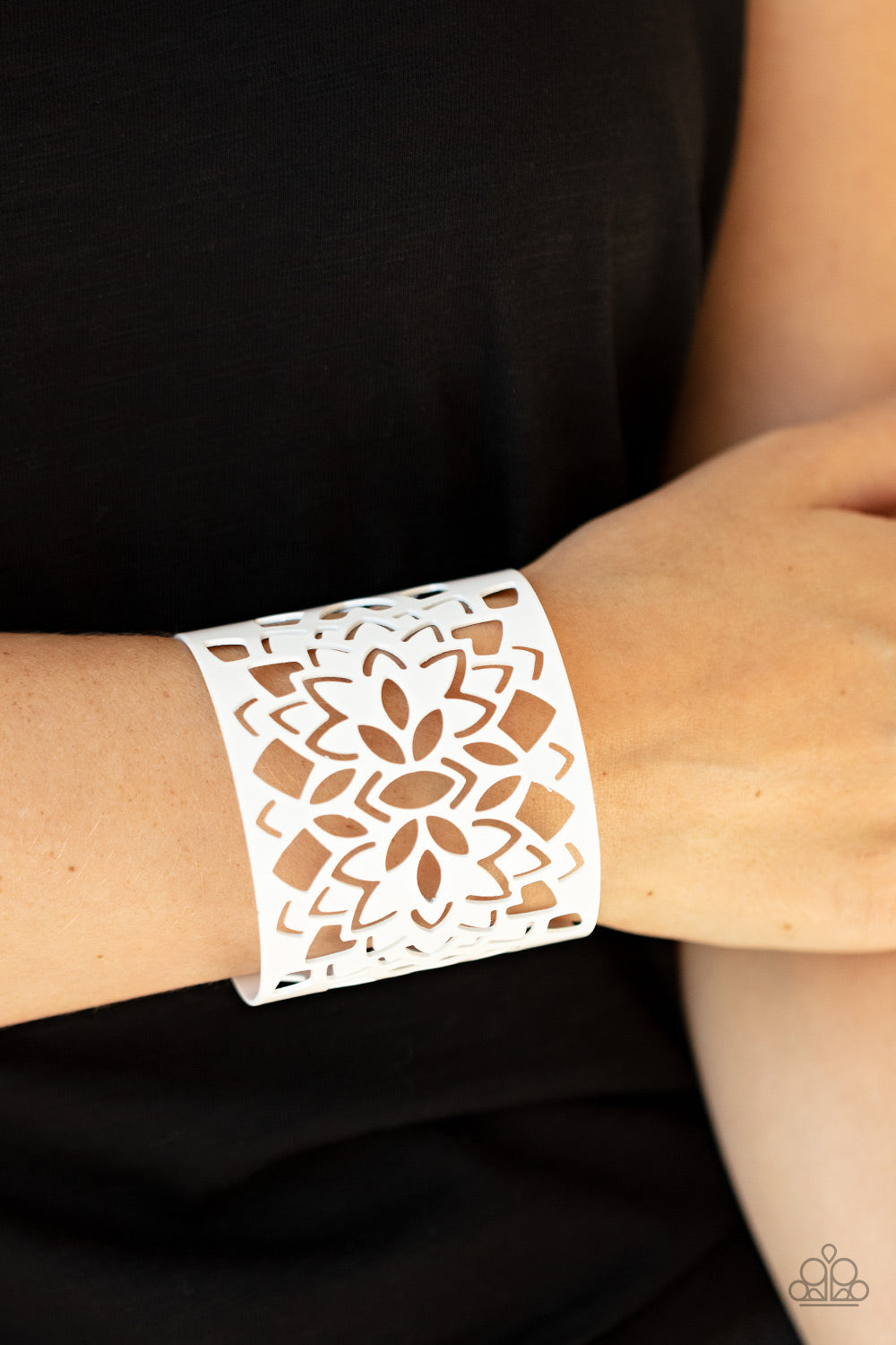 Paparazzi Hacienda Hotspot - White Bracelet - Pusher P