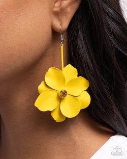 Generous Glisten - Yellow Flower Earrings - Gold | Paparazzi Accessories