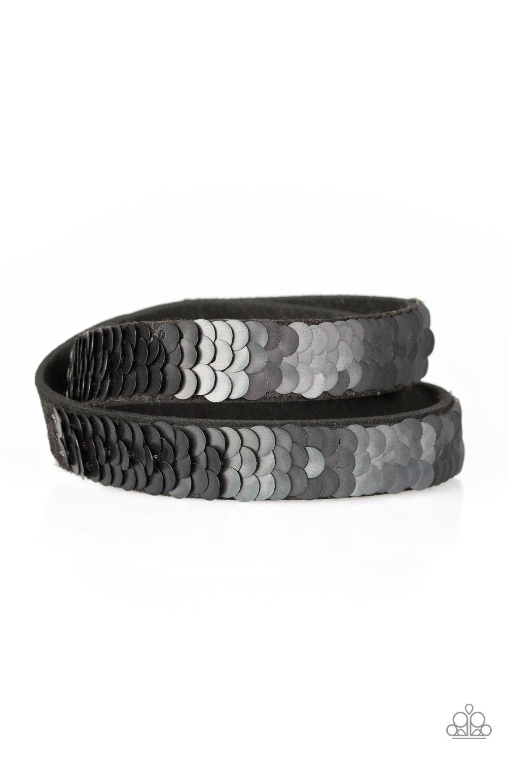 Paparazzi Under The SEQUINS - Black - Pusher P