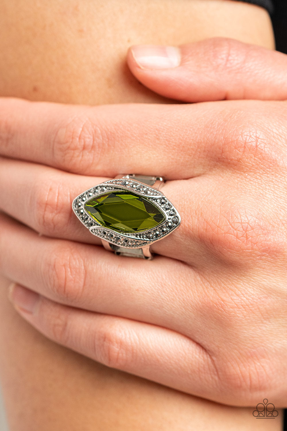 Paparazzi Let Me Take a REIGN Check - Green Ring-Paparazzi Jewelry Images