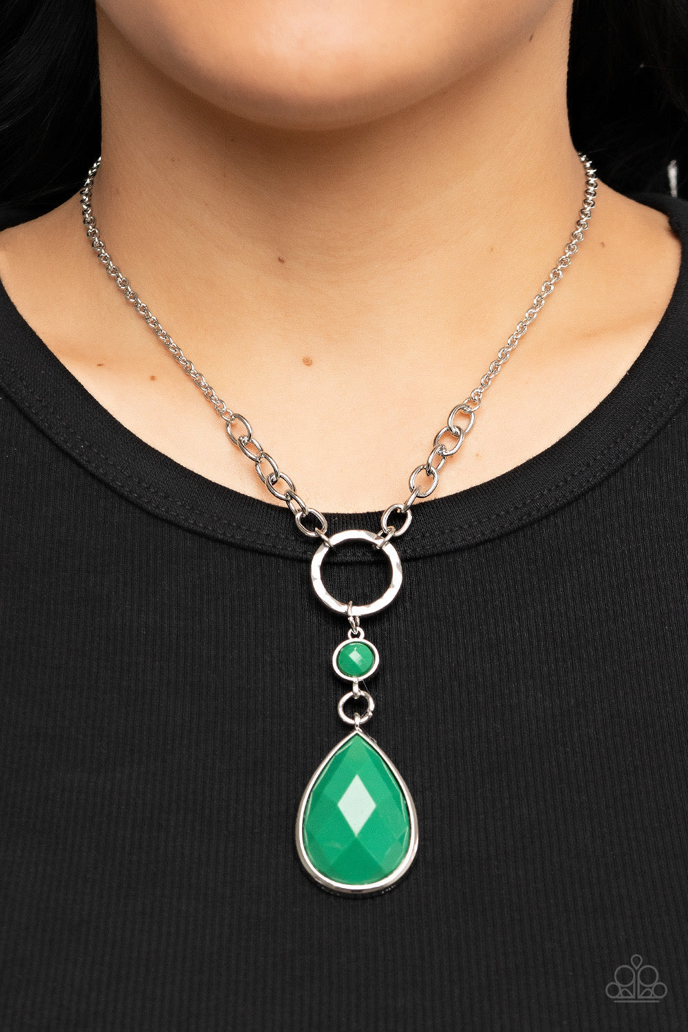 Paparazzi Valley Girl Glamour - Green Necklace