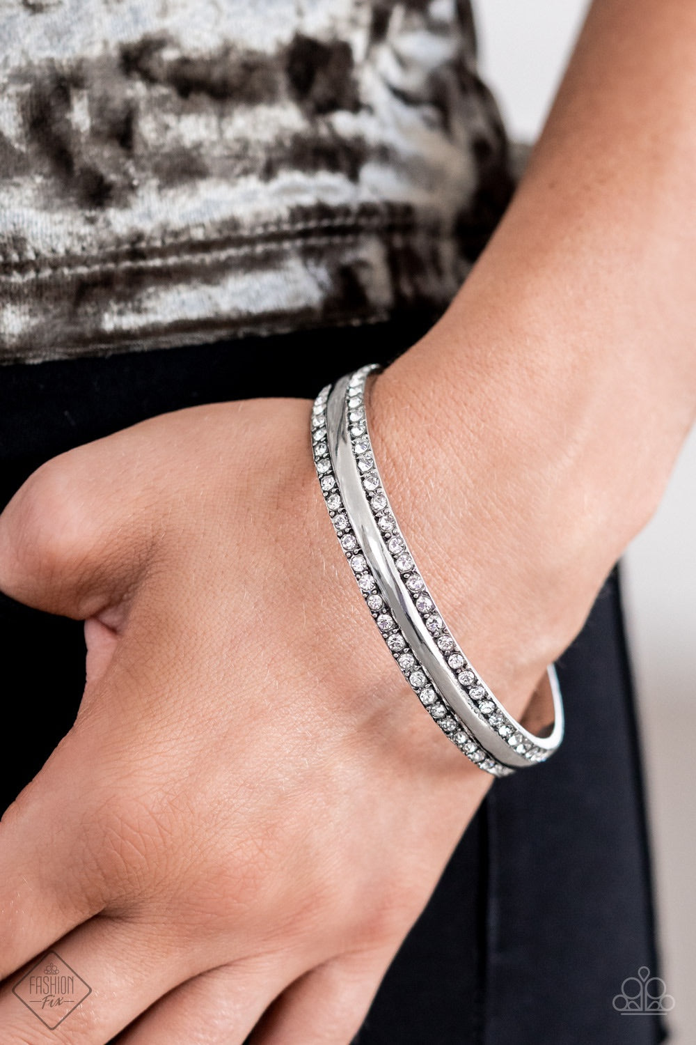 Paparazzi September 2022 Fashion Fix -Forged Uproar - White Bracelet