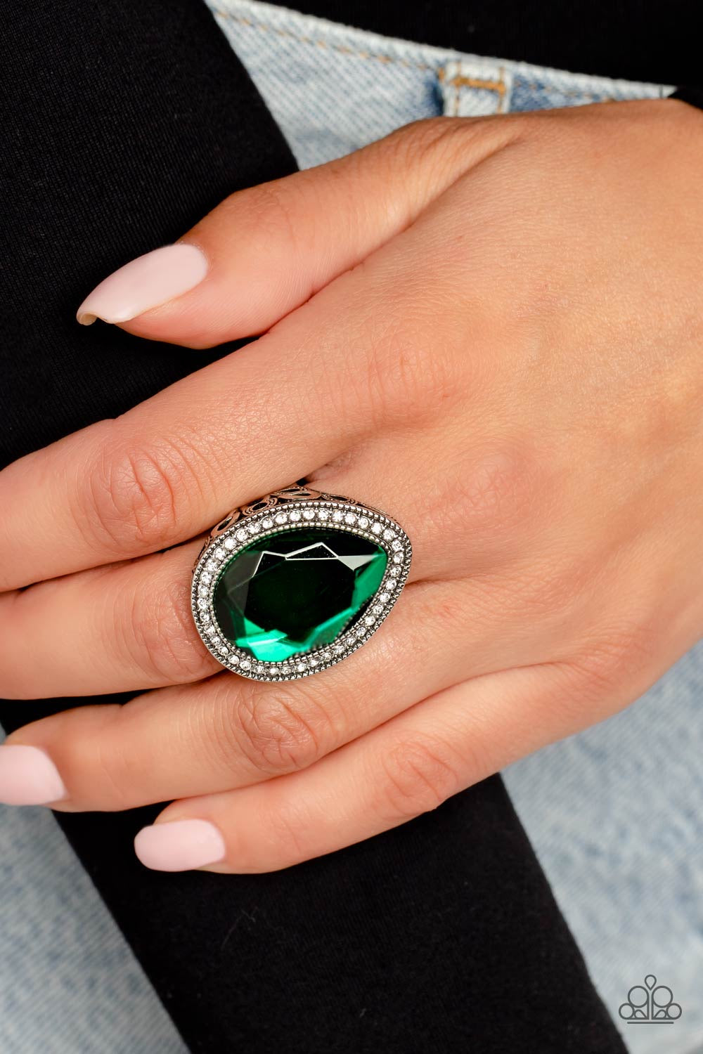 Illuminated Icon - Green Ring - White | Paparazzi Accessories