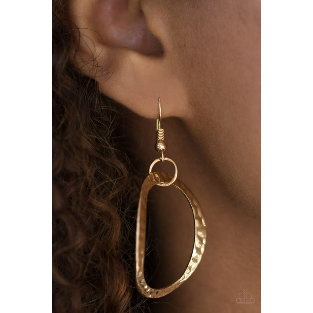 Paparazzi Circus Chic Gold