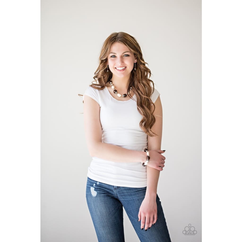 Paparazzi Gorgeously Grounded - White