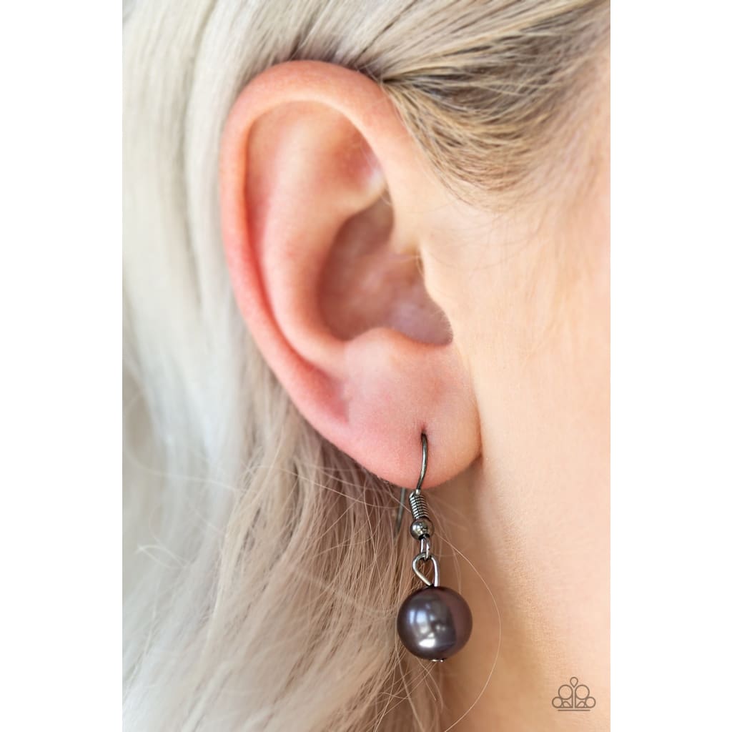 Paparazzi Party Pearls Black