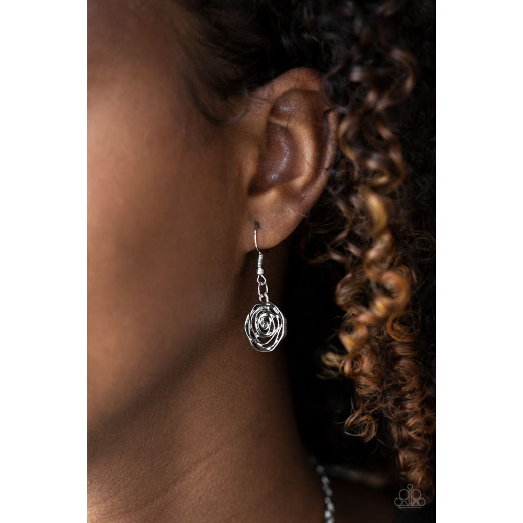 Paparazzi Rosy Rosette - Silver