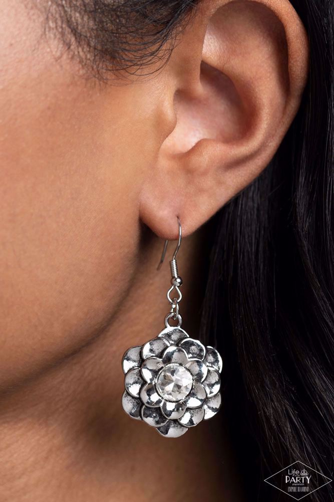 Abloom Necklace - Silver | Paparazzi Accessories