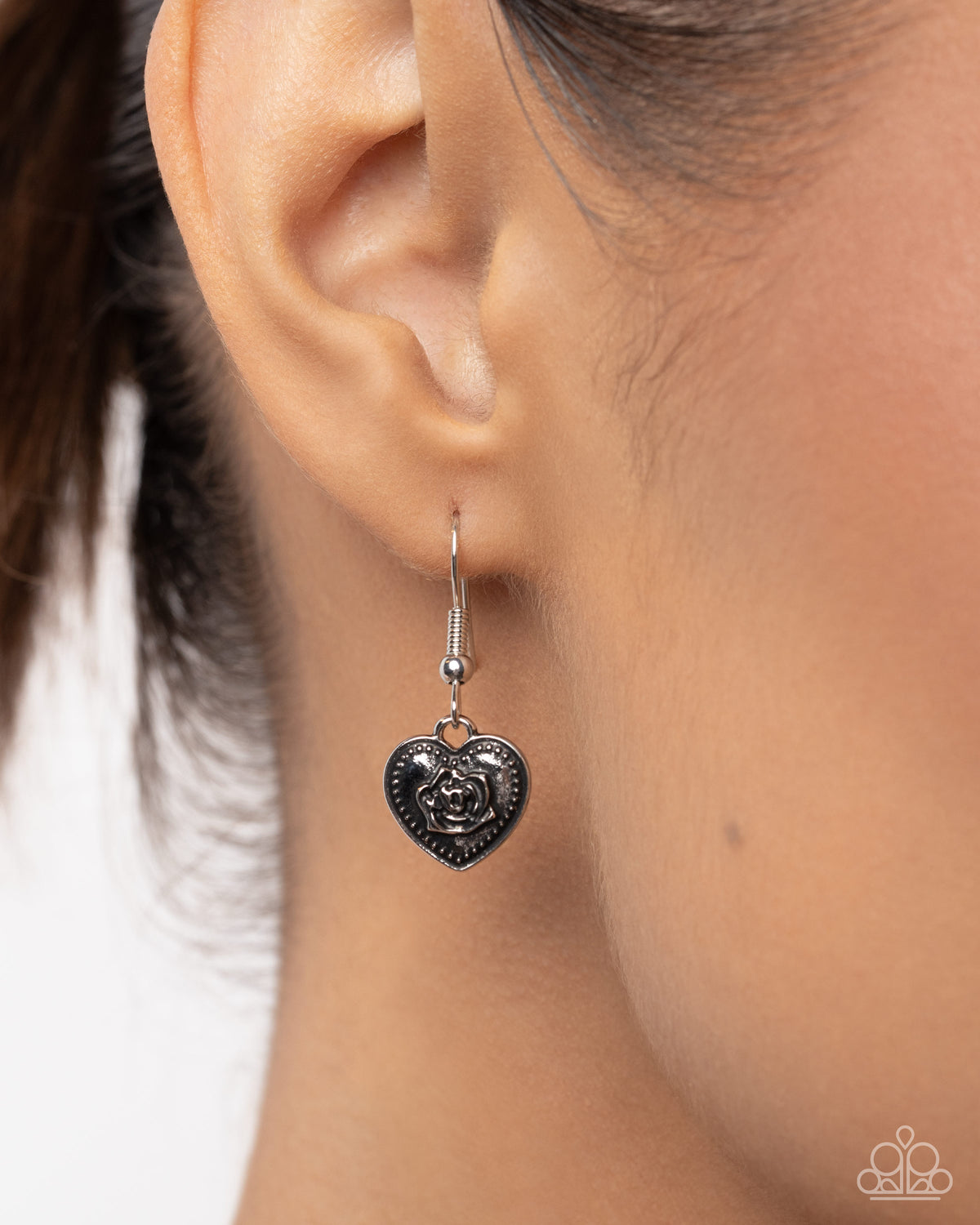 Chic Conclusion - Silver | Paparazzi Accessories