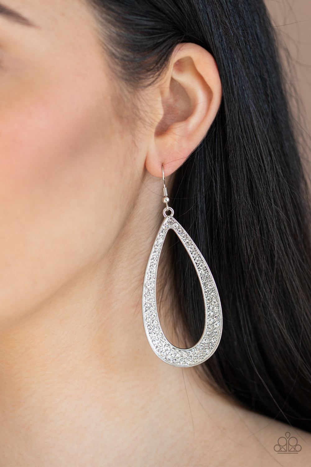 Paparazzi Diamond Distraction - White - Pusher P