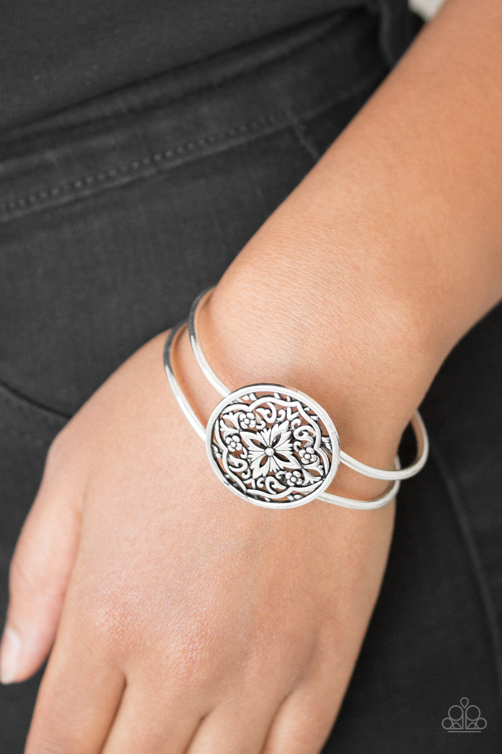 Paparazzi: Mandala Majesty - Silver Bracelet - Pusher P