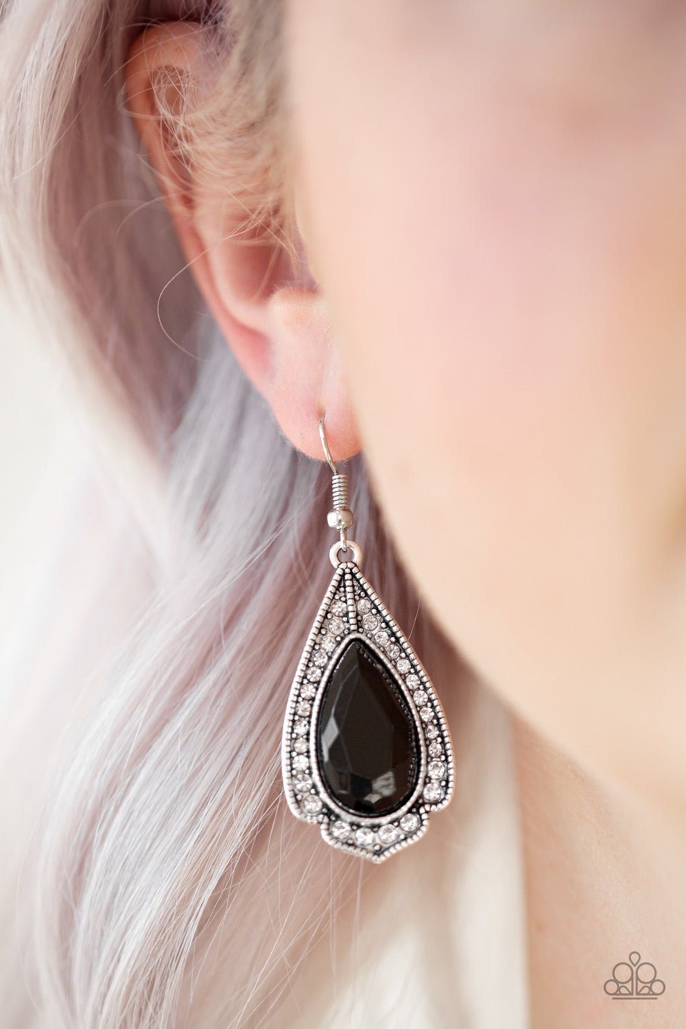Paparazzi Superstar Stardom - Black Earrings - Pusher P