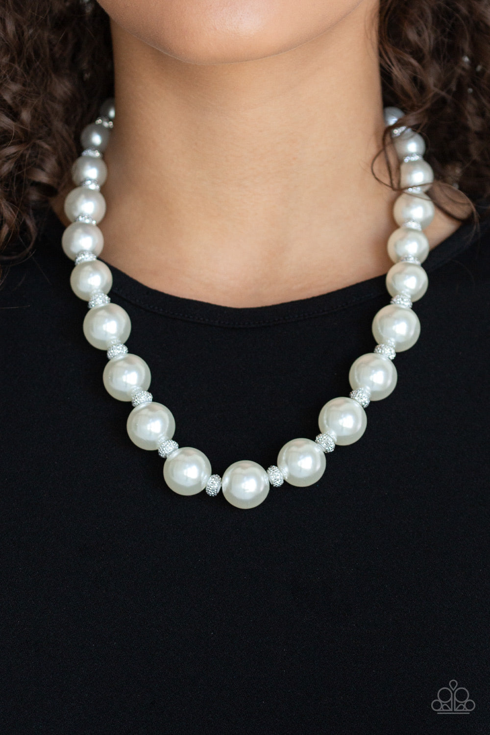 Paparazzi Uptown Heiress - White - Pusher P