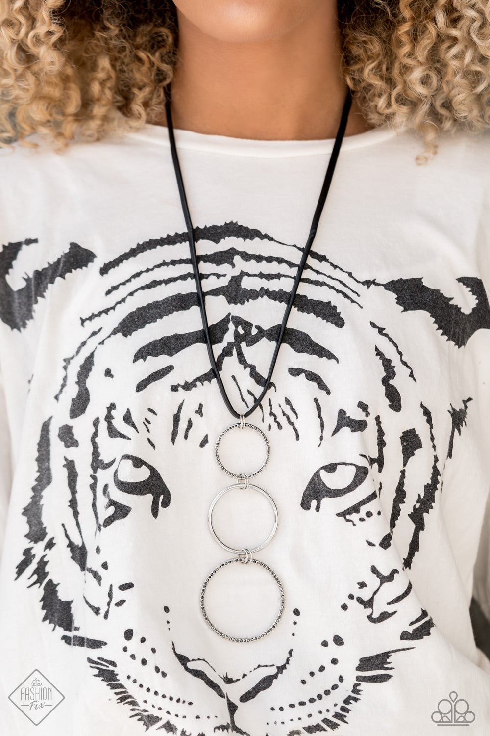 Paparazzi Curvy Couture - Silver Necklace - Pusher P