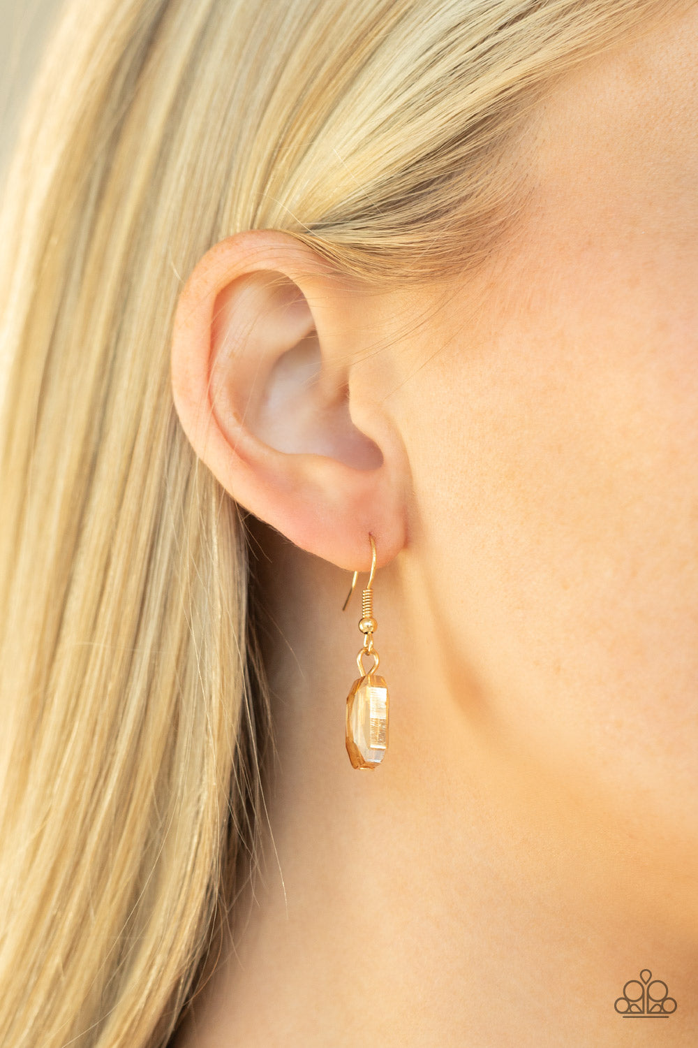 Paparazzi Heard It On The HEIR-Waves - Gold Iridescent Necklace - Pusher P
