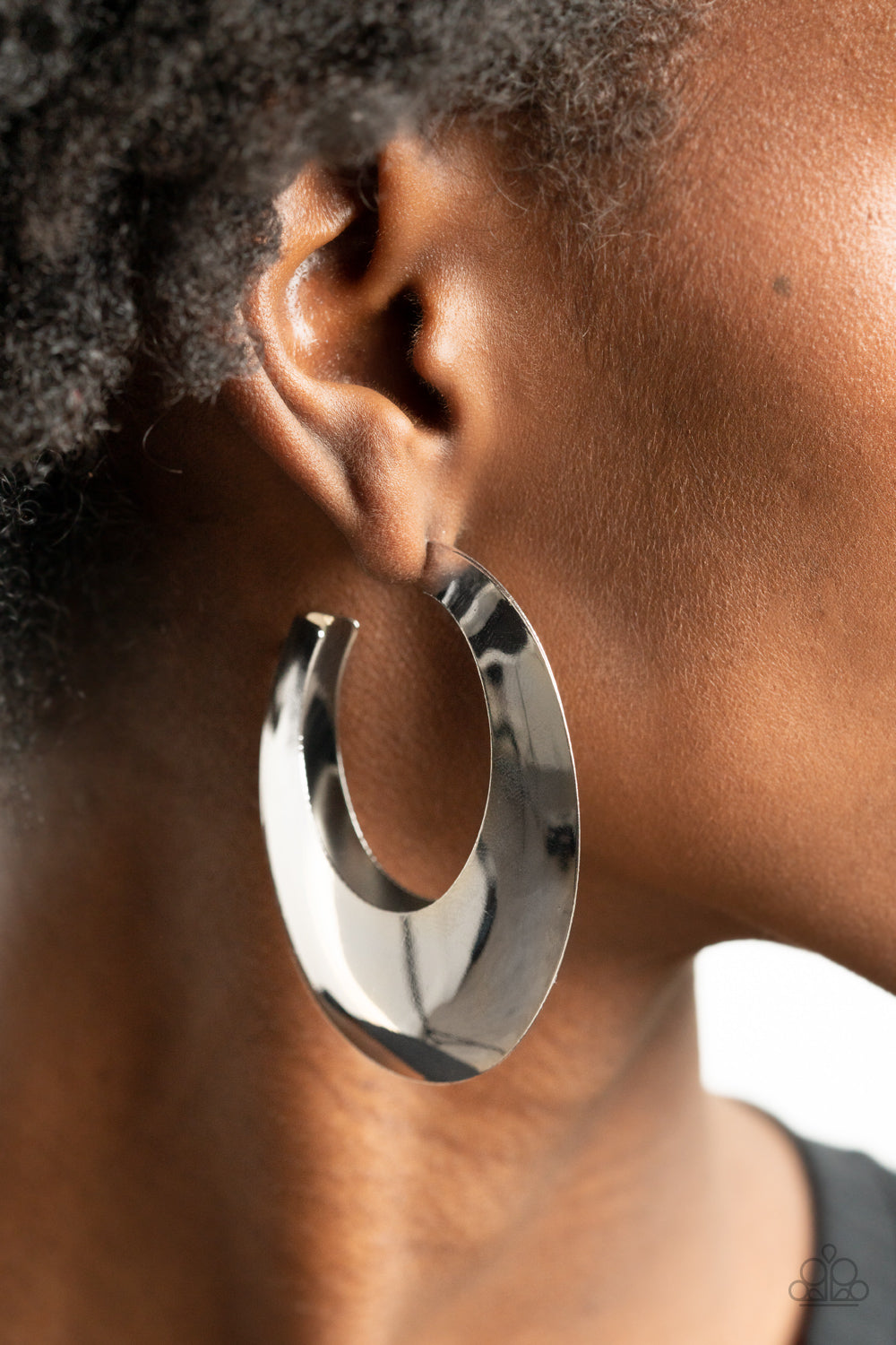 Paparazzi Going OVAL-board - Silver Earrings - Pusher P