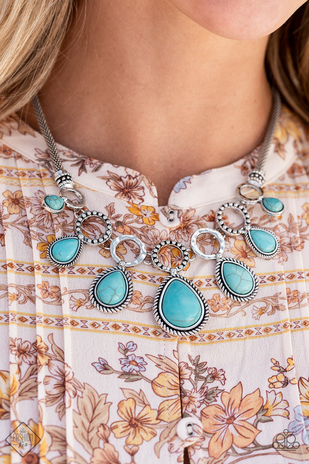 Simply Santa Fe- October 2022 Fashion Fix Complete Trend Blend