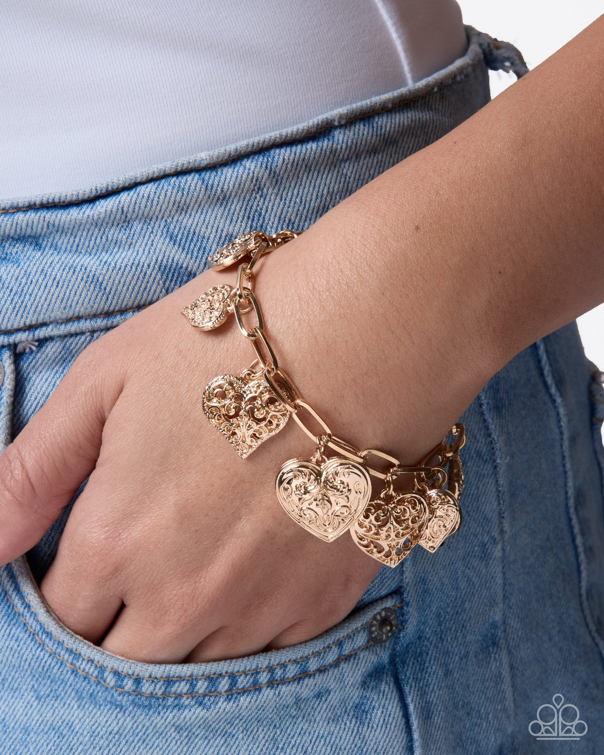 Filigree Feeling - gold | Paparazzi Accessories