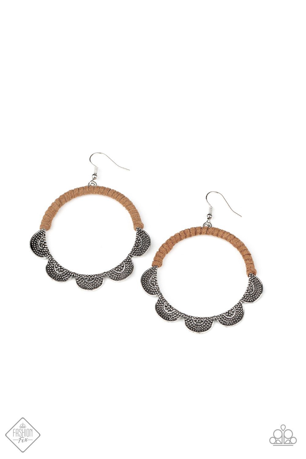 Tambourine Trend Brown Pusher P Leather Earrings