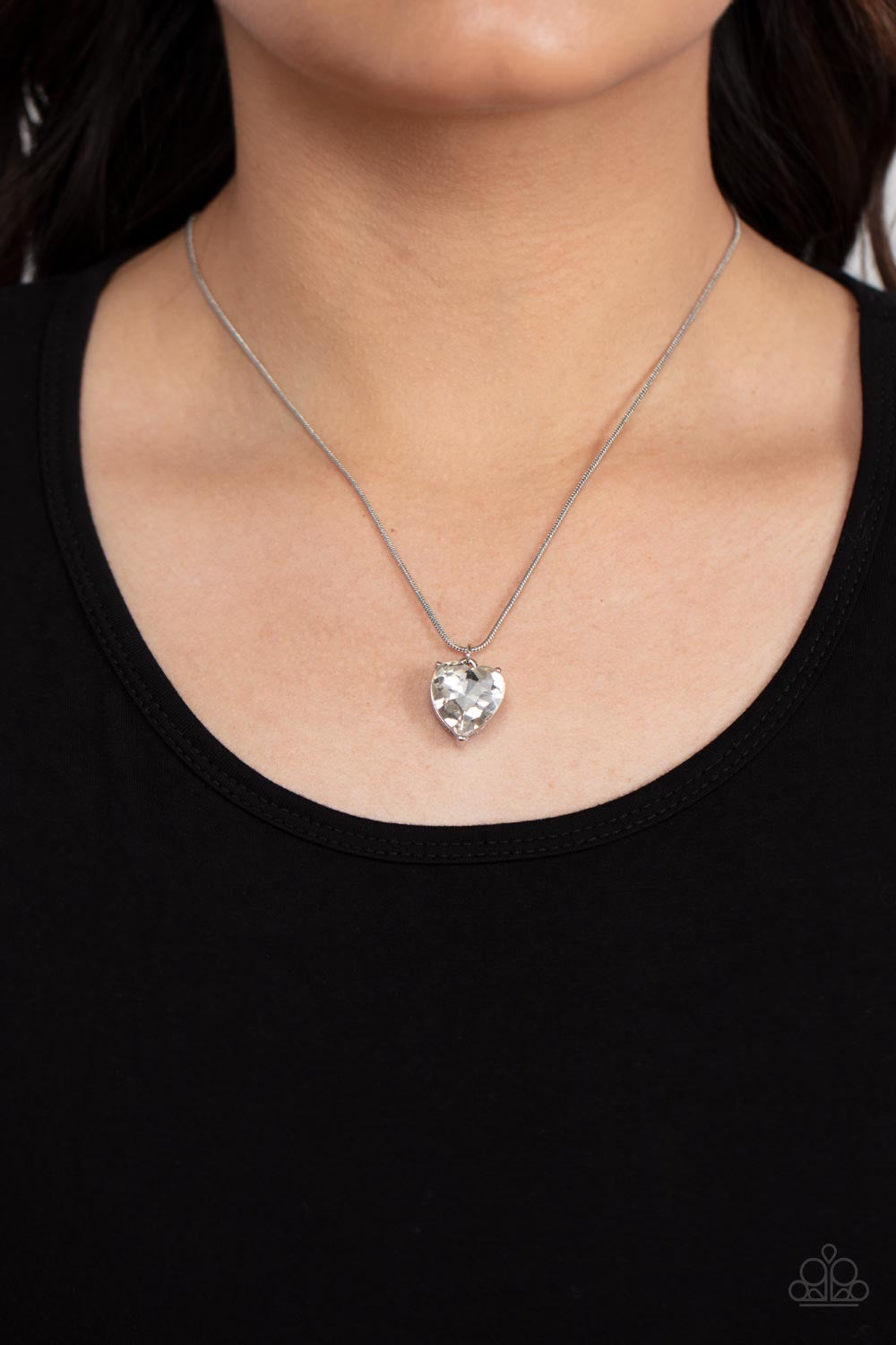 Paparazzi Smitten with Style - White Necklace -Paparazzi Jewelry Images