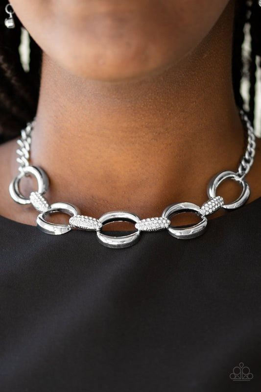 PAPARAZZI BOSS BOULEVARD WHITE NECKLACE