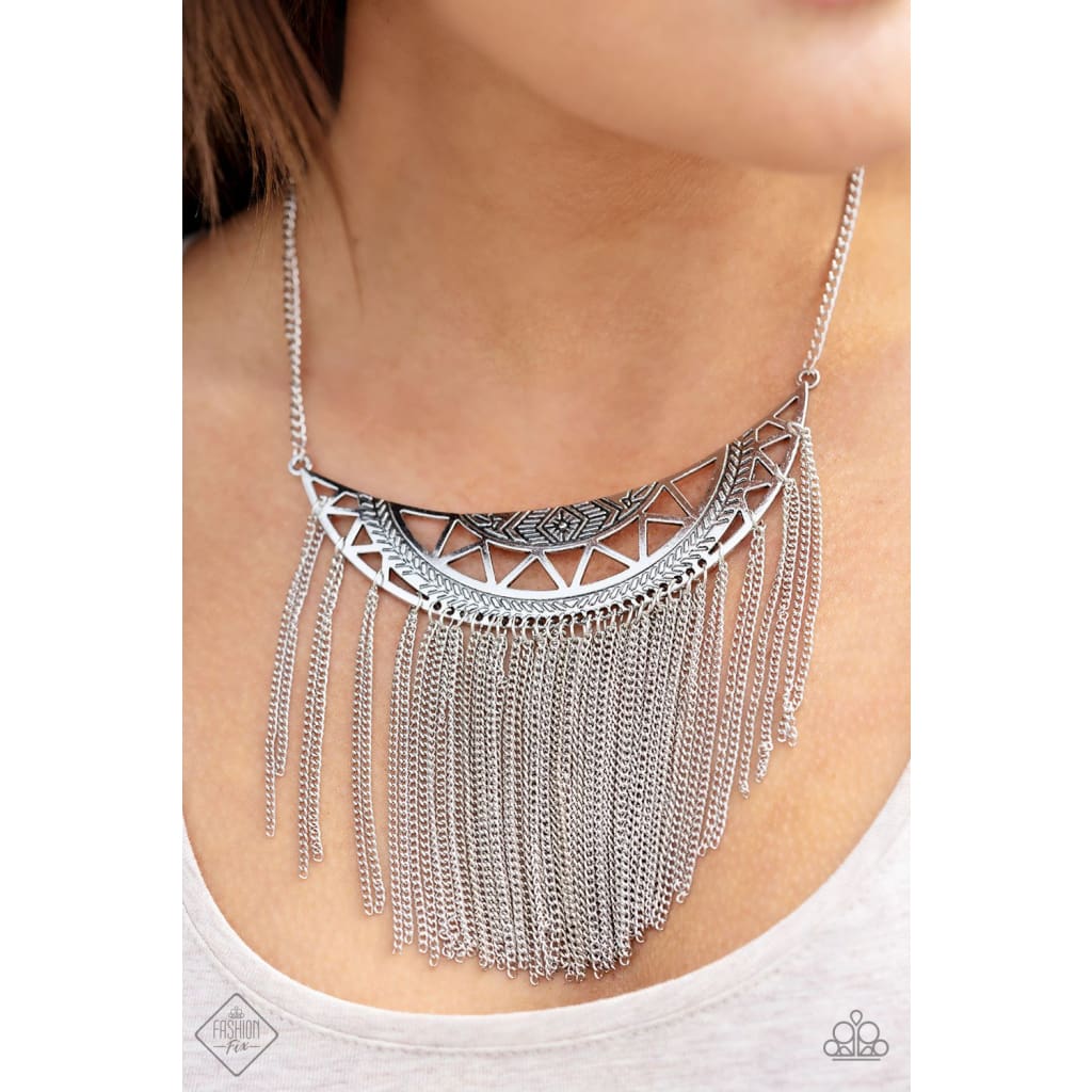 Paparazzi Empress Excursion - Silver
