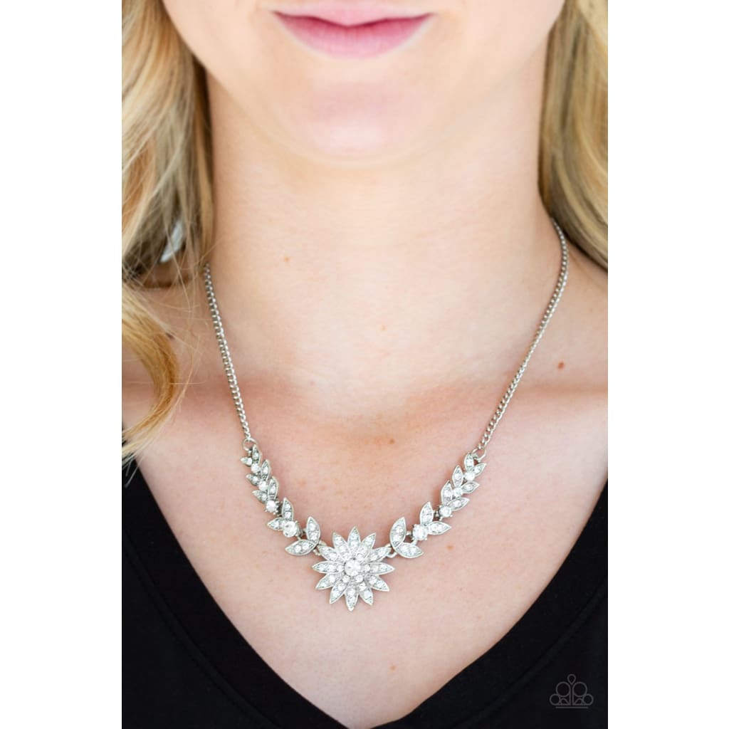 Paparazzi Garden Glamour - White