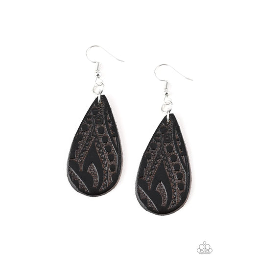 Paparazzi Get In The Groove - Black Earring