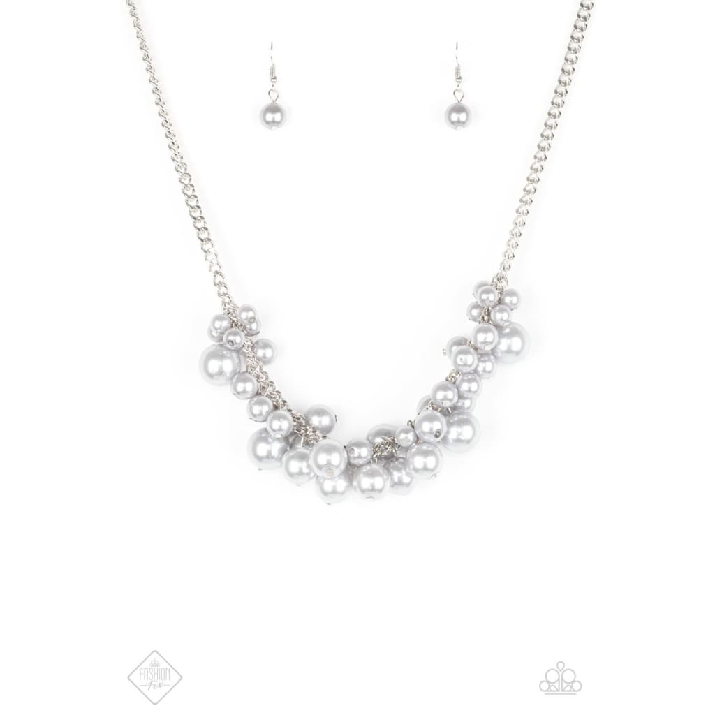 Paparazzi Glam Queen - Silver