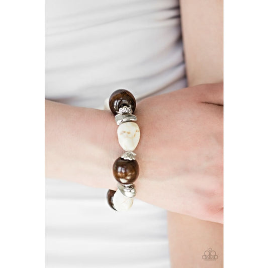 Paparazzi Gorgeously Grounded - White