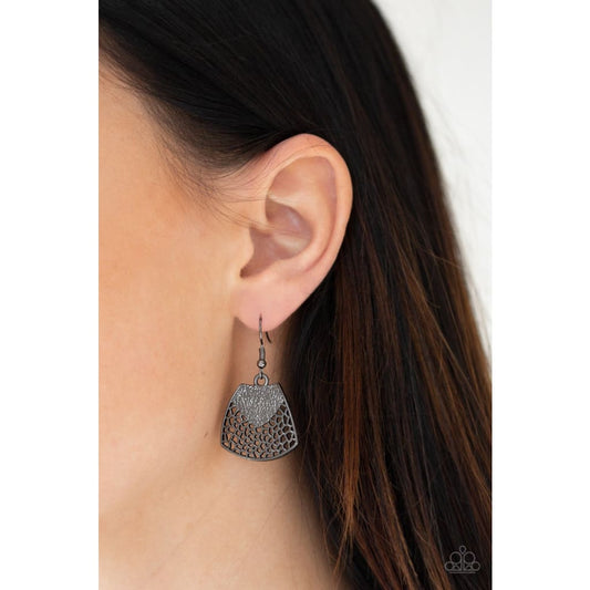 Paparazzi Large and In Charge - Black/Gunmetal