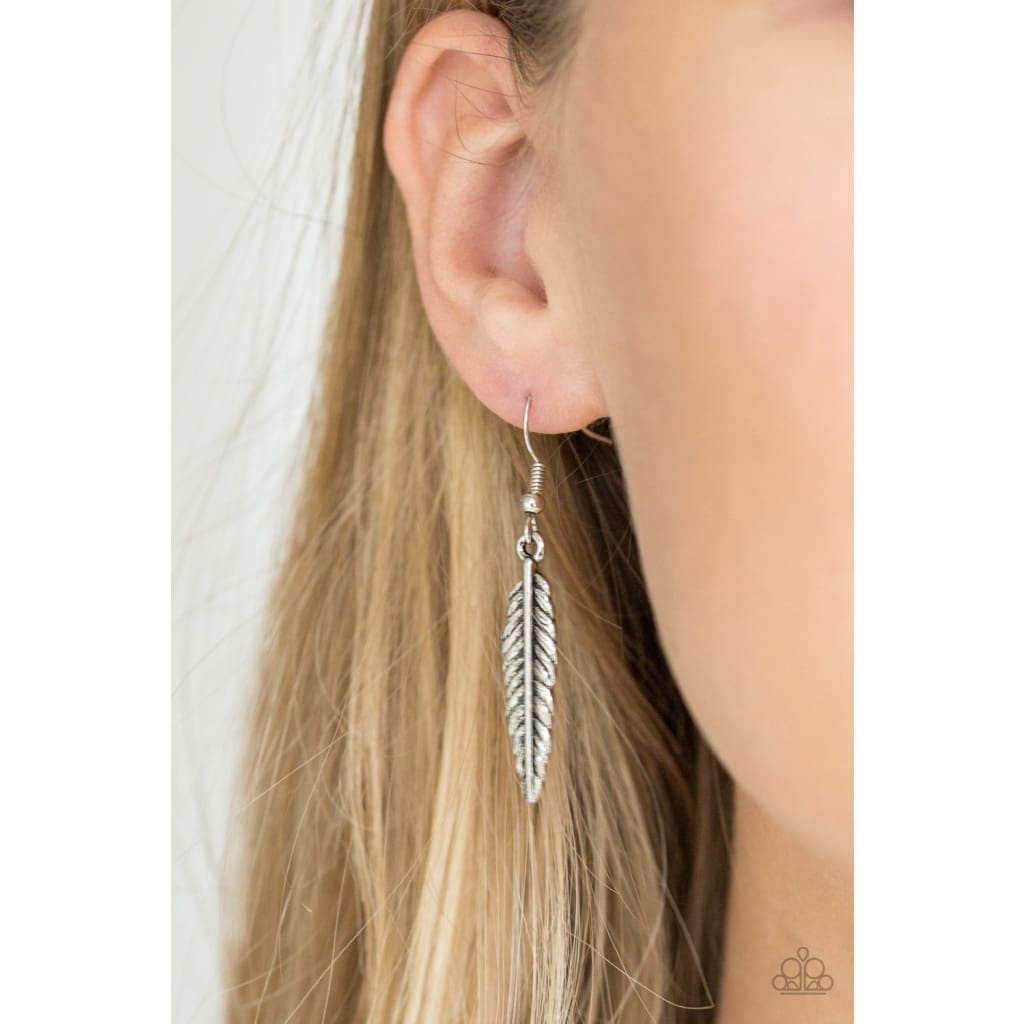 Paparazzi Light Flight - Silver