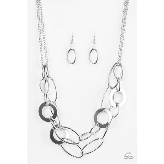 Paparazzi Metallic Maverick - Silver