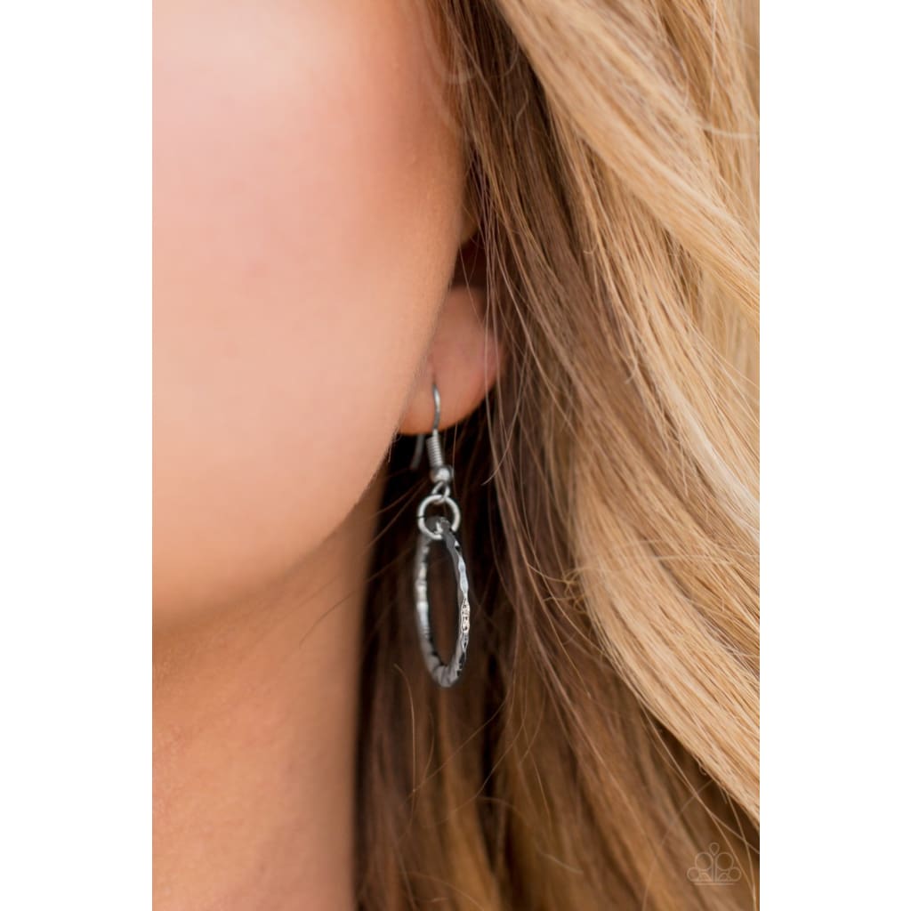Paparazzi Radiant Ringmaster - Silver Necklace