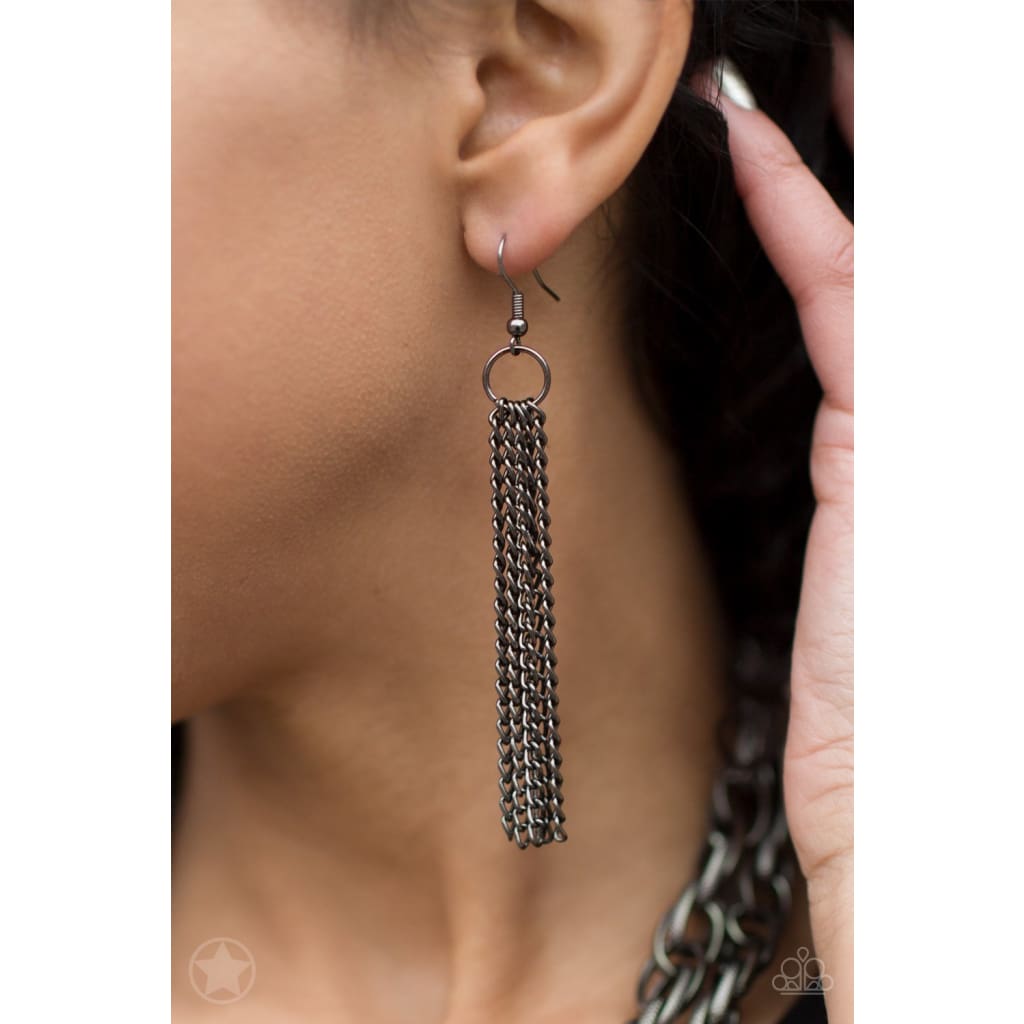 Paparazzi SCARFed for Attention - Gunmetal
