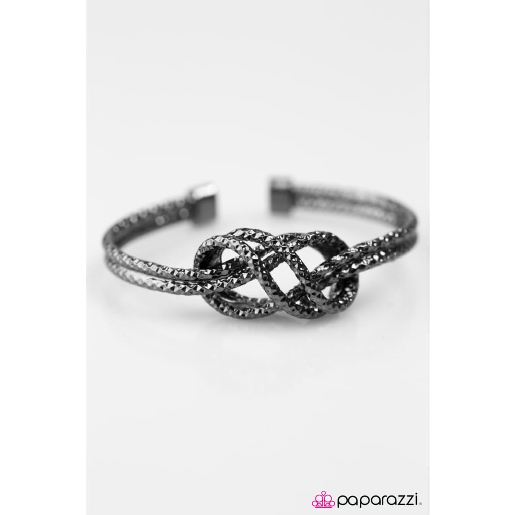 Paparazzi So KNOT Sorry - Black