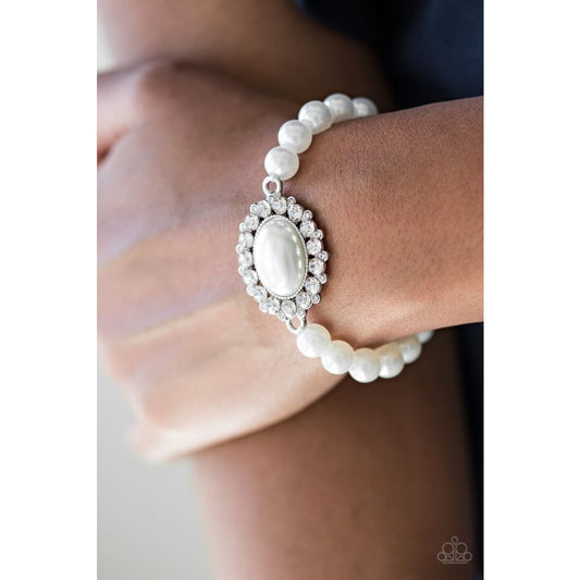Paparazzi Starry-Eyed Starlet - White