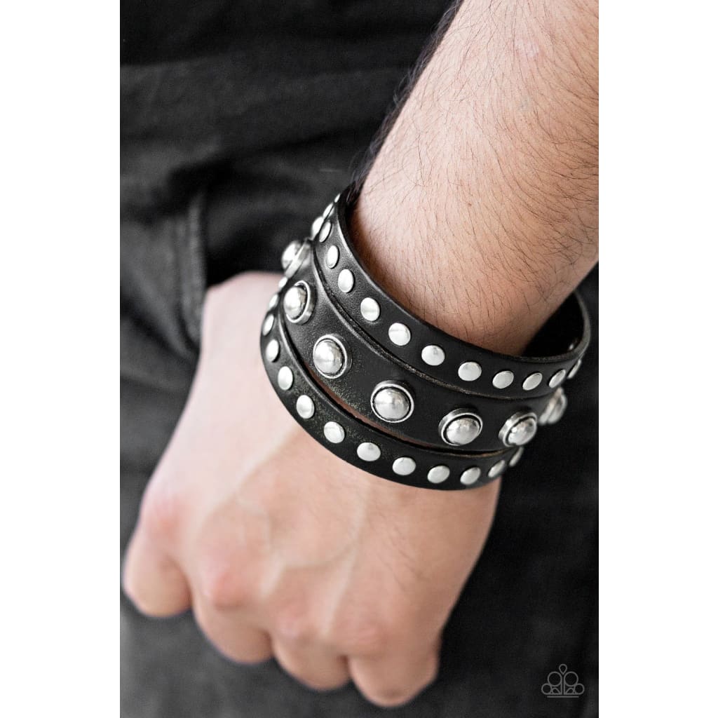 Paparazzi Win Your Spurs - Black